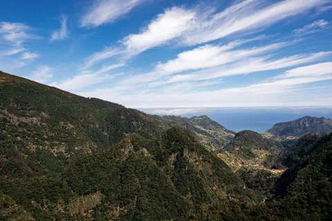 Utsikt fra Miradouro dos Balcões over fjellene ved Ribeiro Frio på Madeira