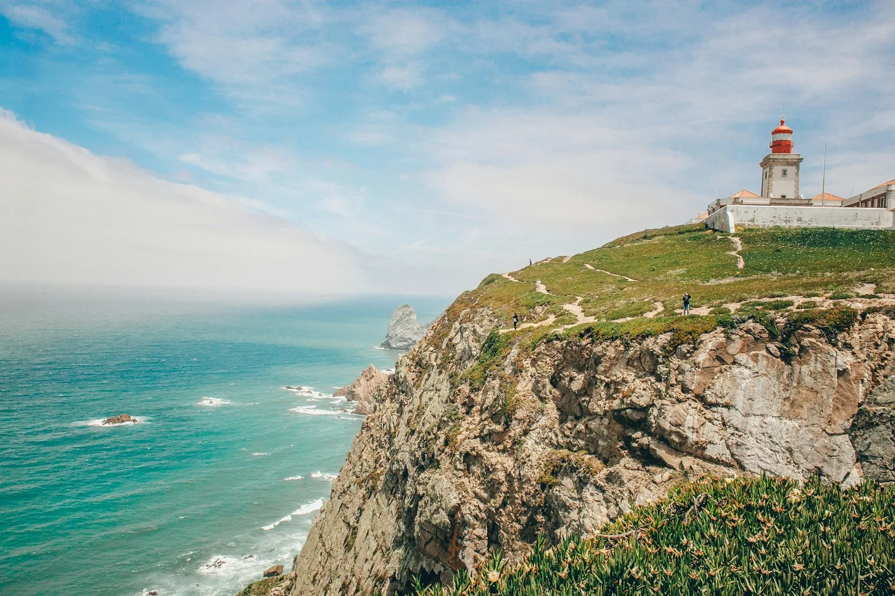 Fyrtårnet på Cabo da Roca, Europas vestligste punkt, på klippen over Atlanterhavet